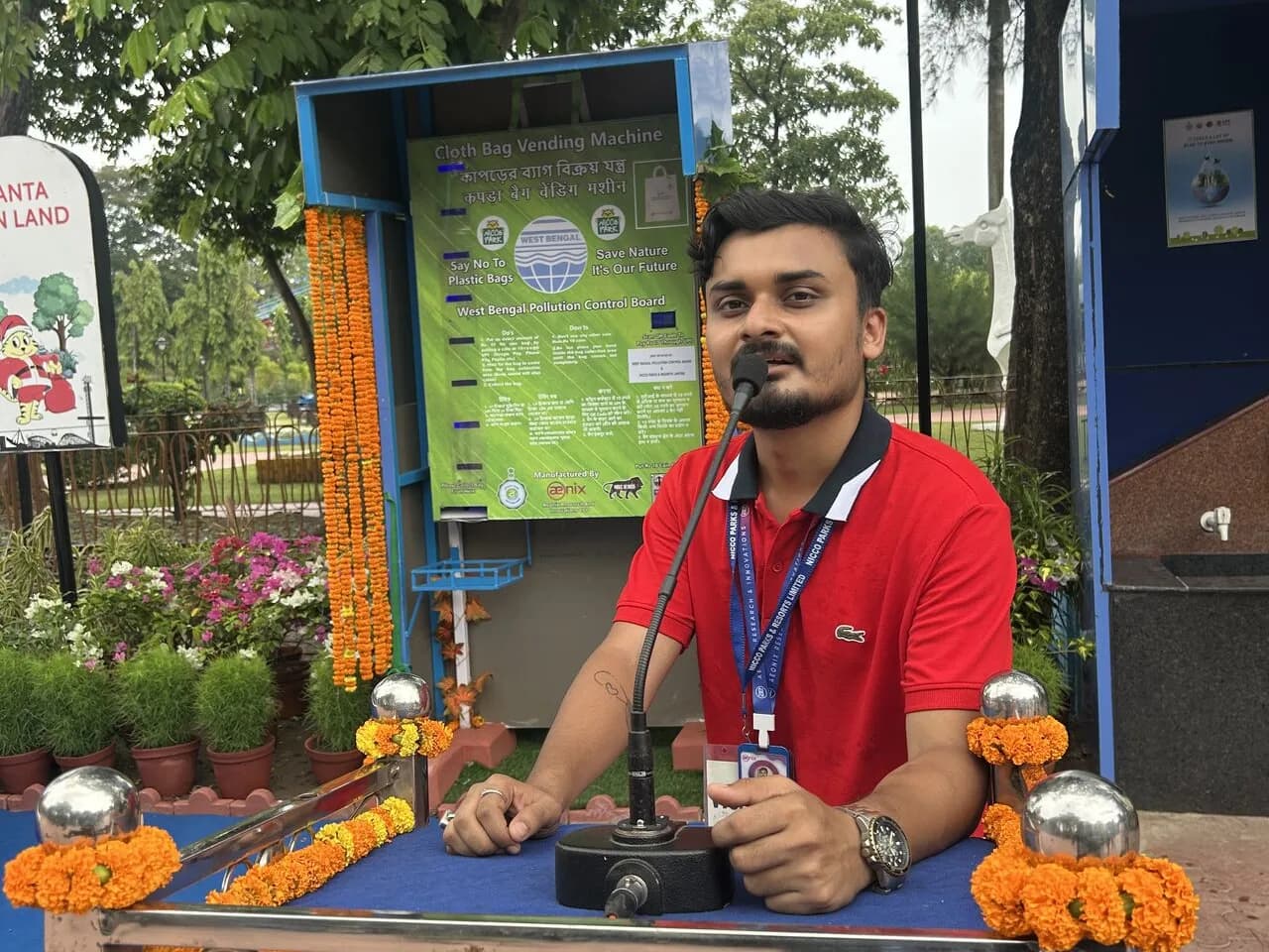 Inauguration of an Aeonix cloth bag vending machine