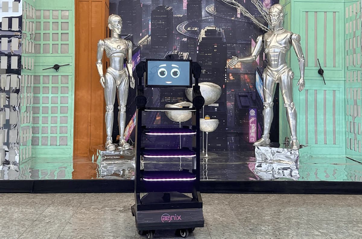 AI-Powered Autonomous Service Robot (Misti) 4